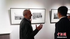 意大利“镜像错时”摄影展
